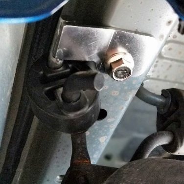 Кріплення вихлопної труби