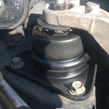 Подушка двигуна