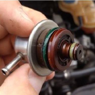 Регулятор тиску подачі палива