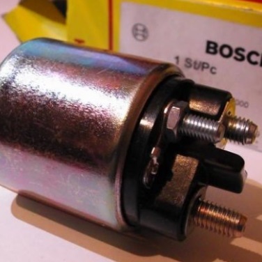 Реле стартера, що втягує.