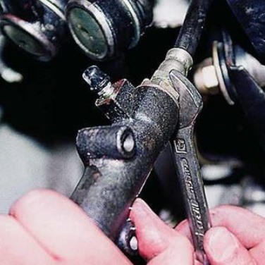 Робочий циліндр зчеплення