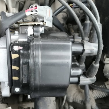 Трамблер, кришка та бігунок розподільника запалювання